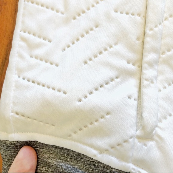 Under Amour White Athleisure Sleeveless Vest Tank Top Active Wear Sports Wear. - Picture 15 of 15